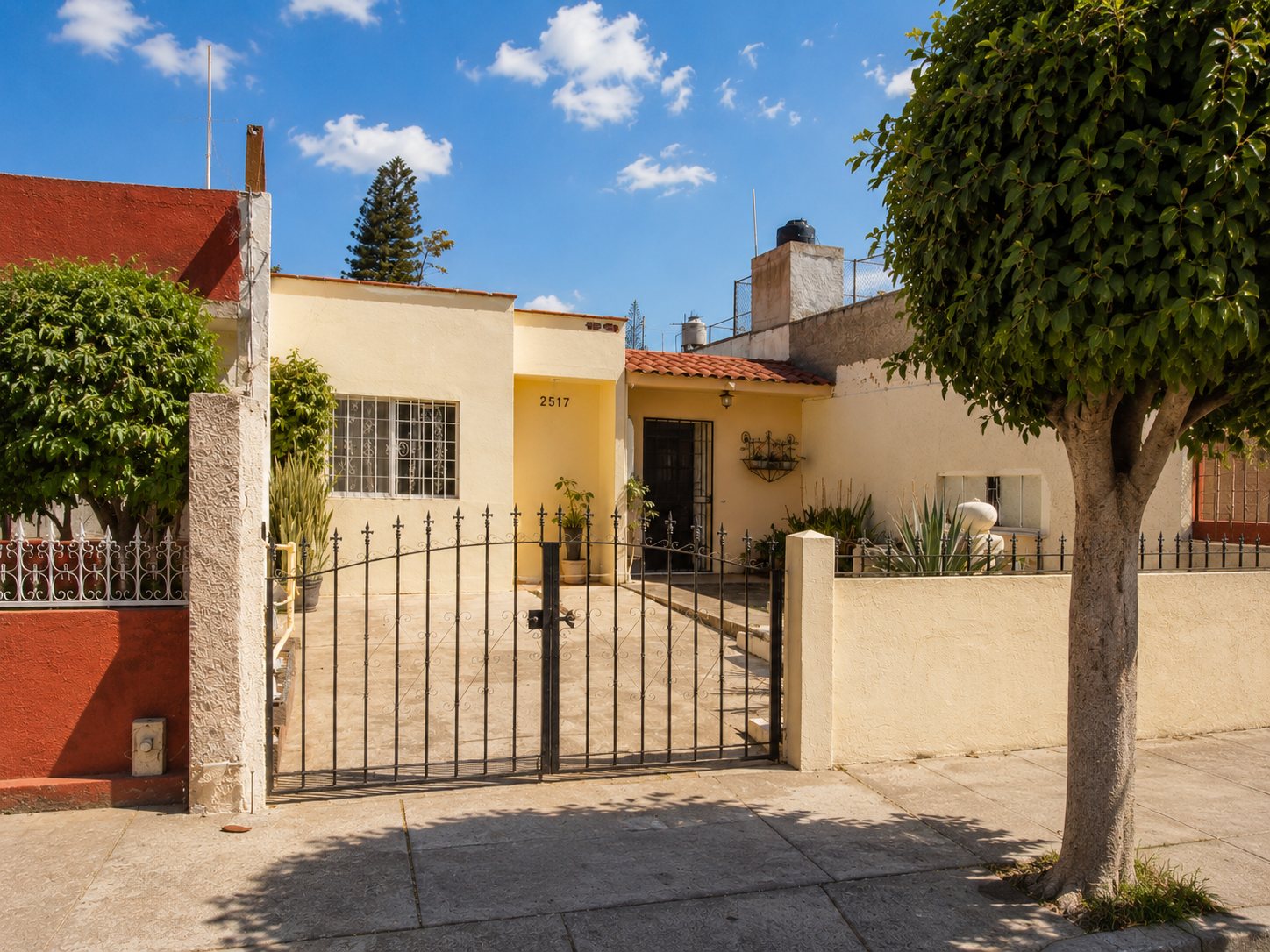 Casa residencial con deuda Infonavit en Guadalajara